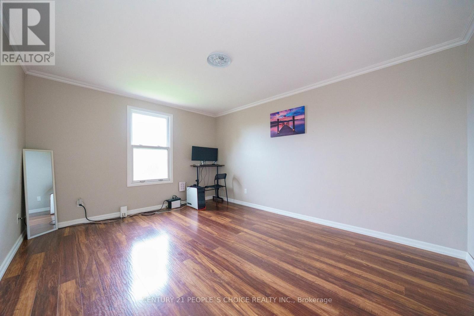 4 HISCOX COURT - 28