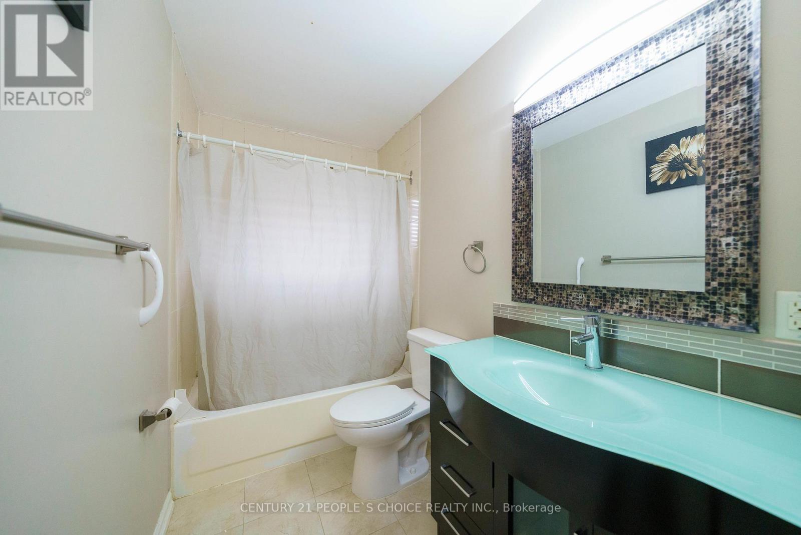 4 HISCOX COURT - 34