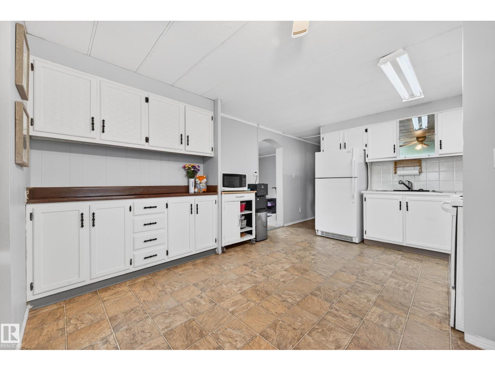5007 51 AV — photo 11