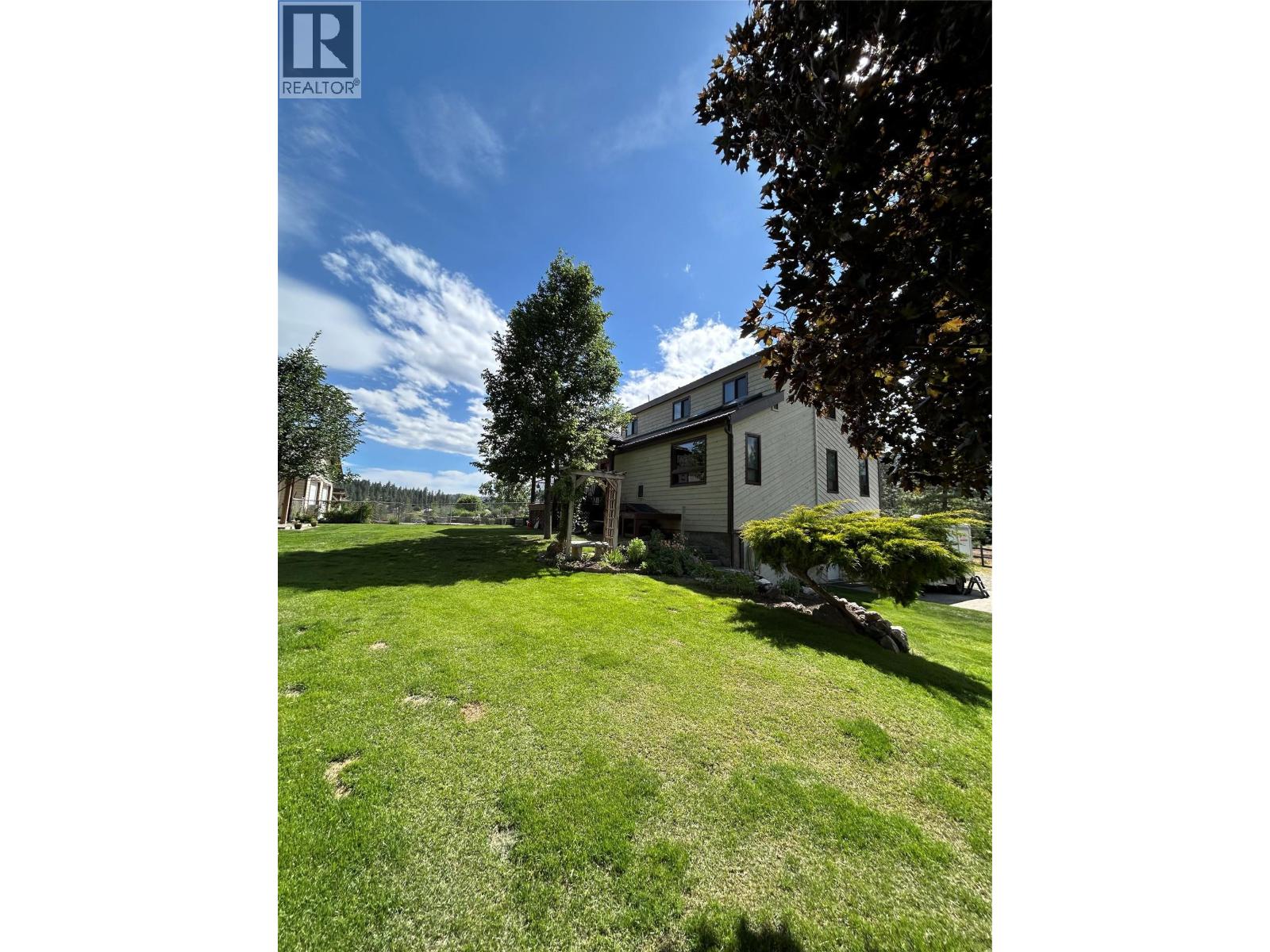 1264 Green Lake Road, Oliver