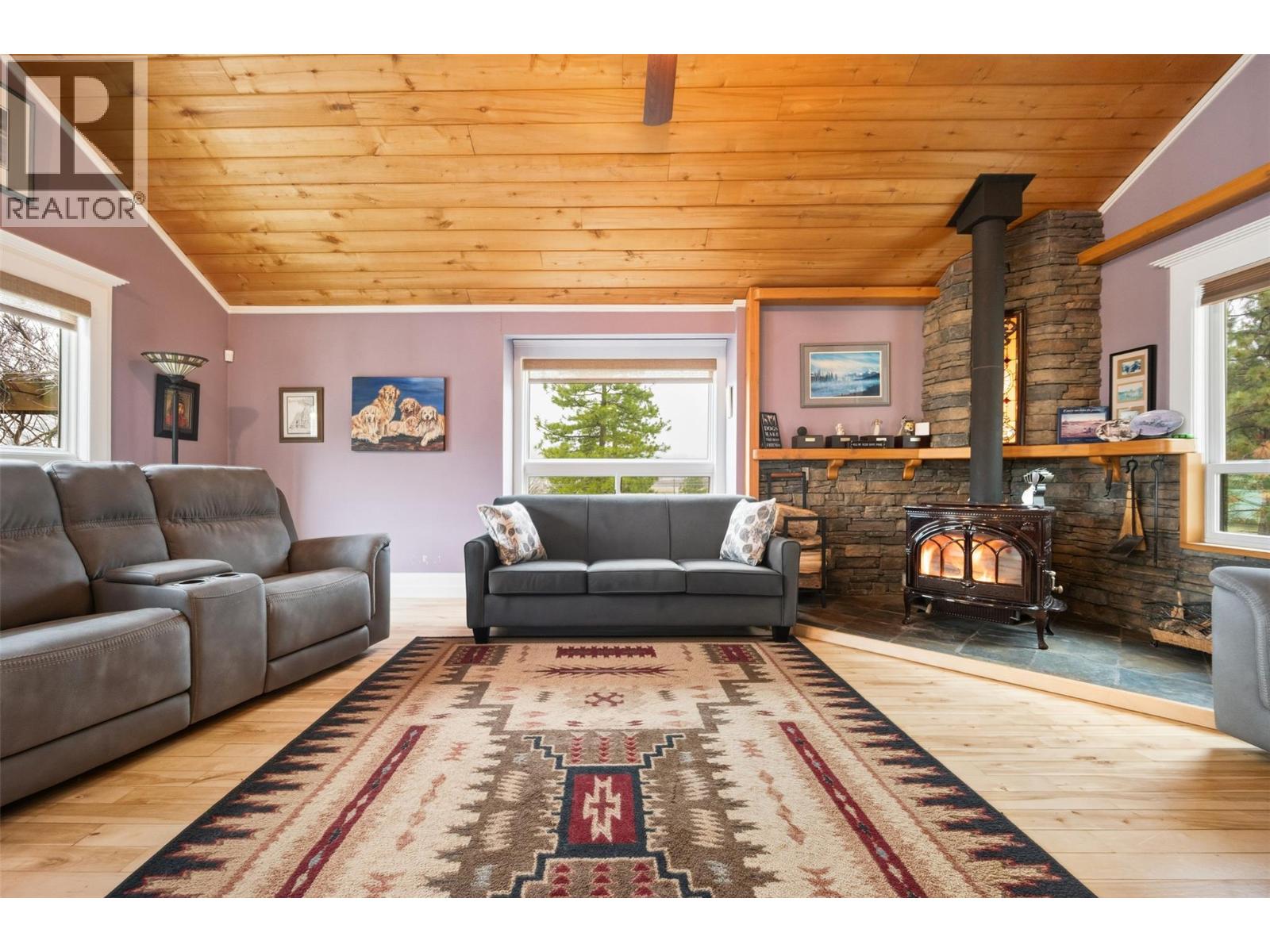 1264 Green Lake Road, Oliver