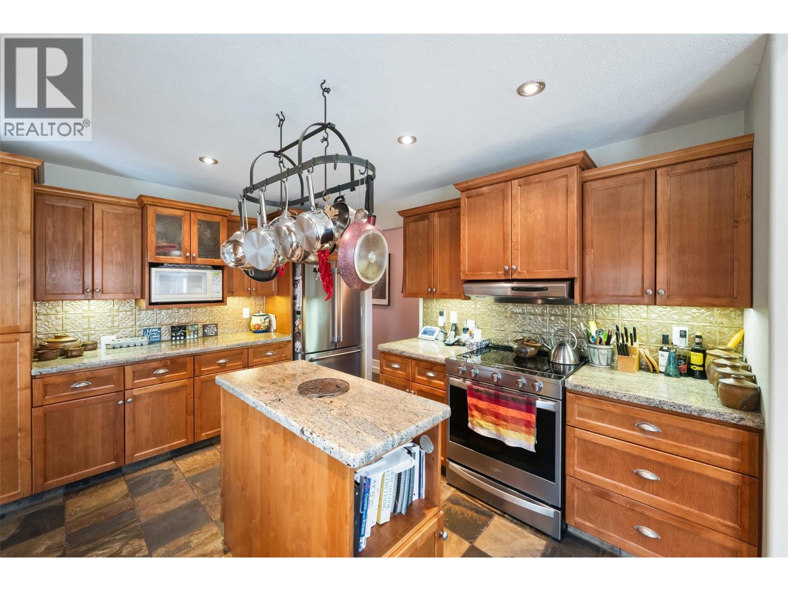 1264 Green Lake Road, Oliver