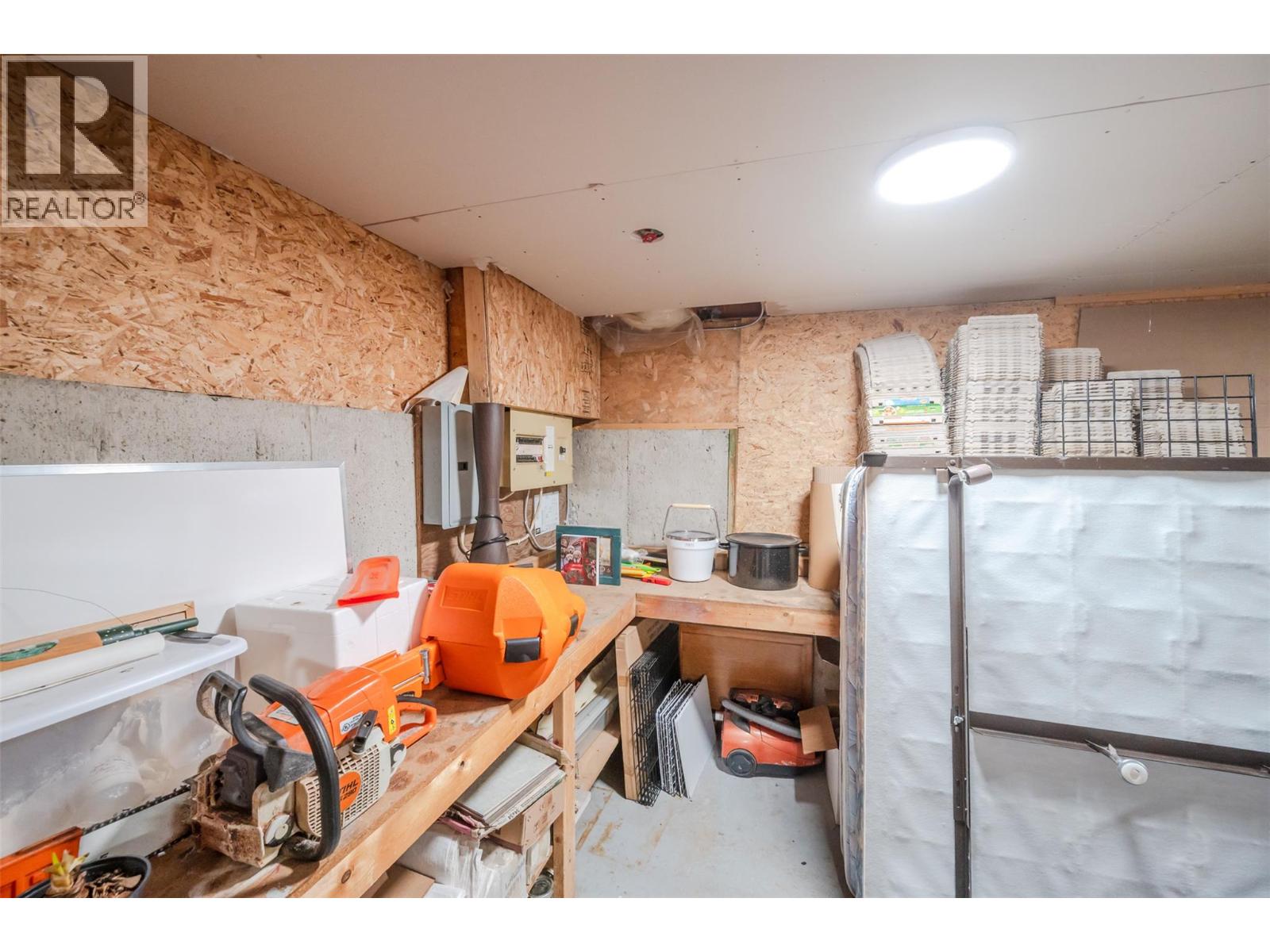1264 Green Lake Road, Oliver