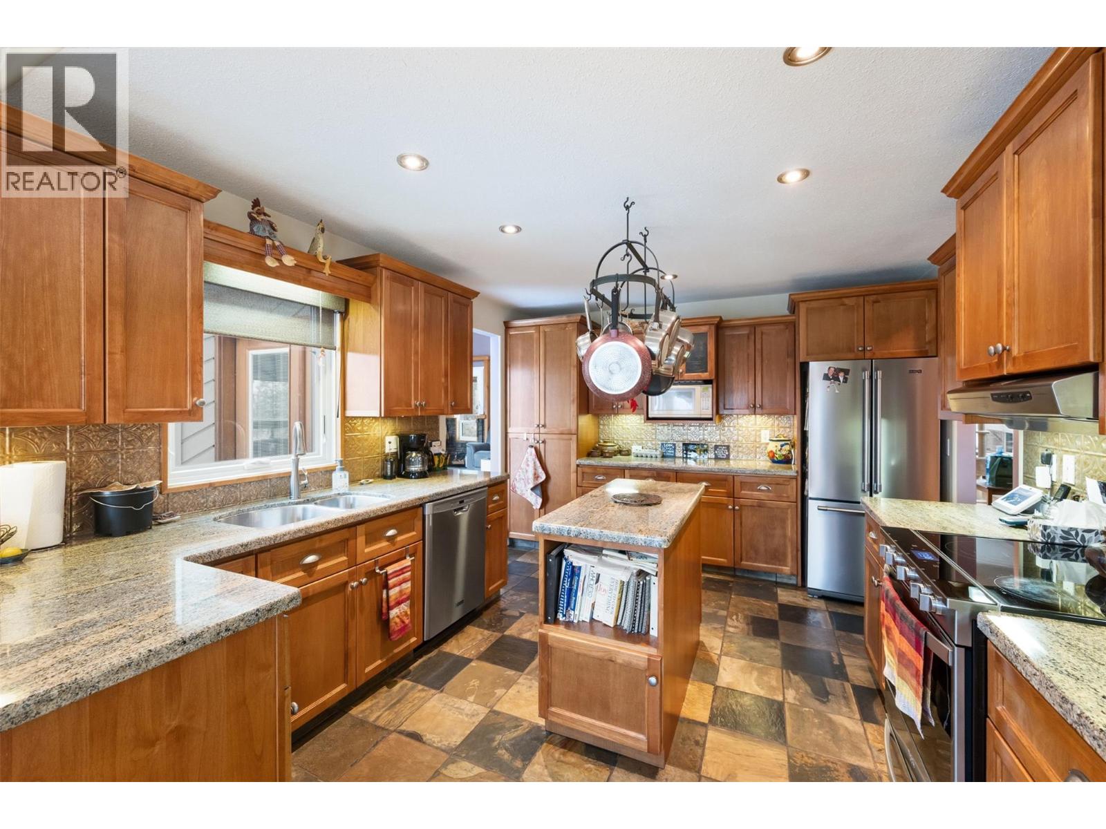 1264 Green Lake Road, Oliver