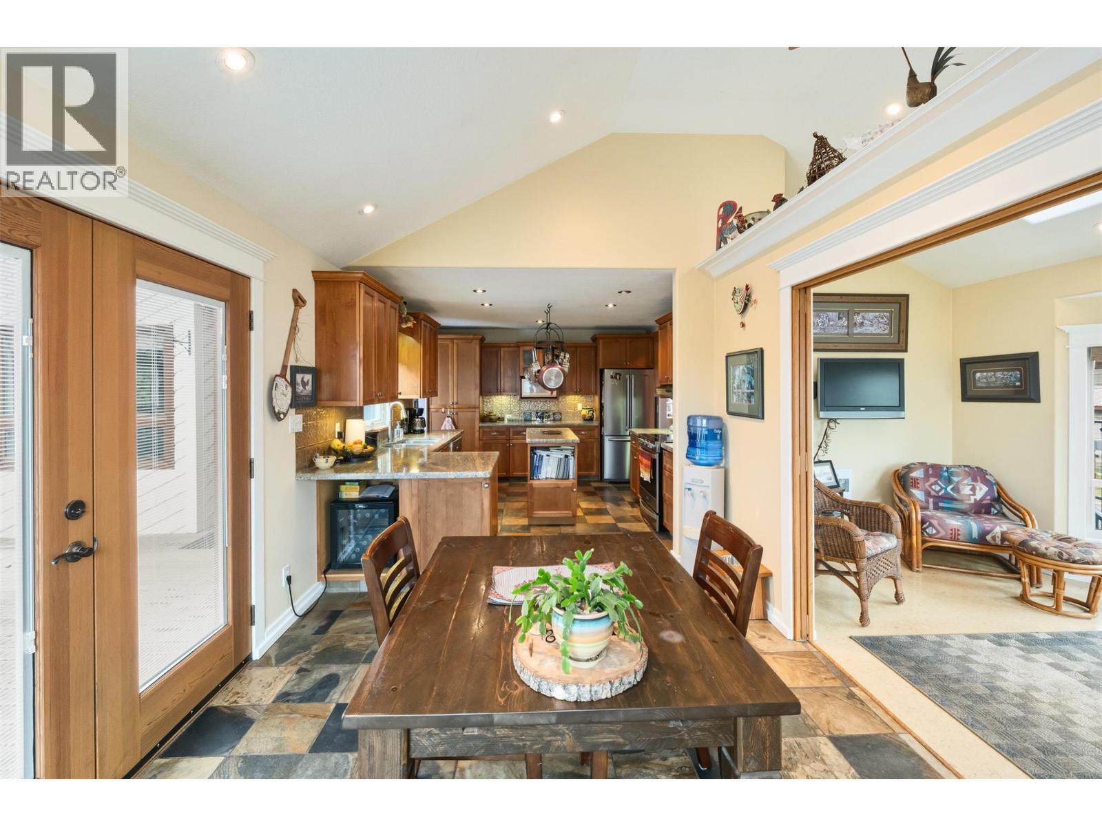 1264 Green Lake Road, Oliver