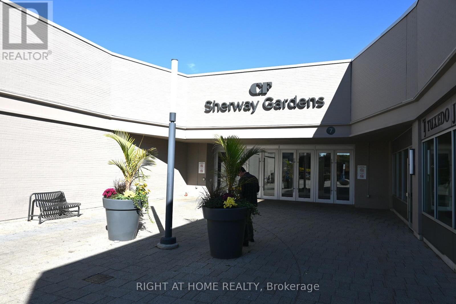 #305 235 SHERWAY GARDENS ROAD - 32