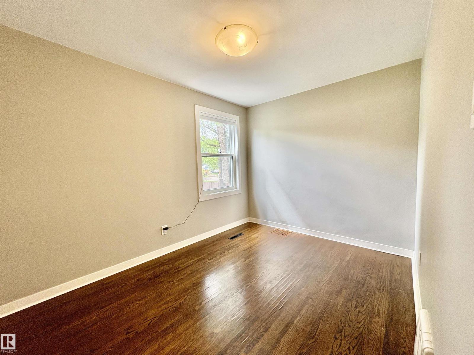 12250 103 ST NW - 18