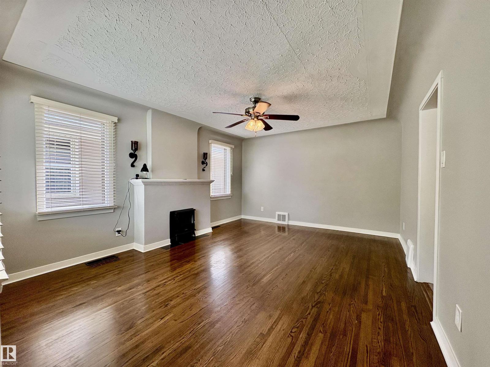 12250 103 ST NW - 8