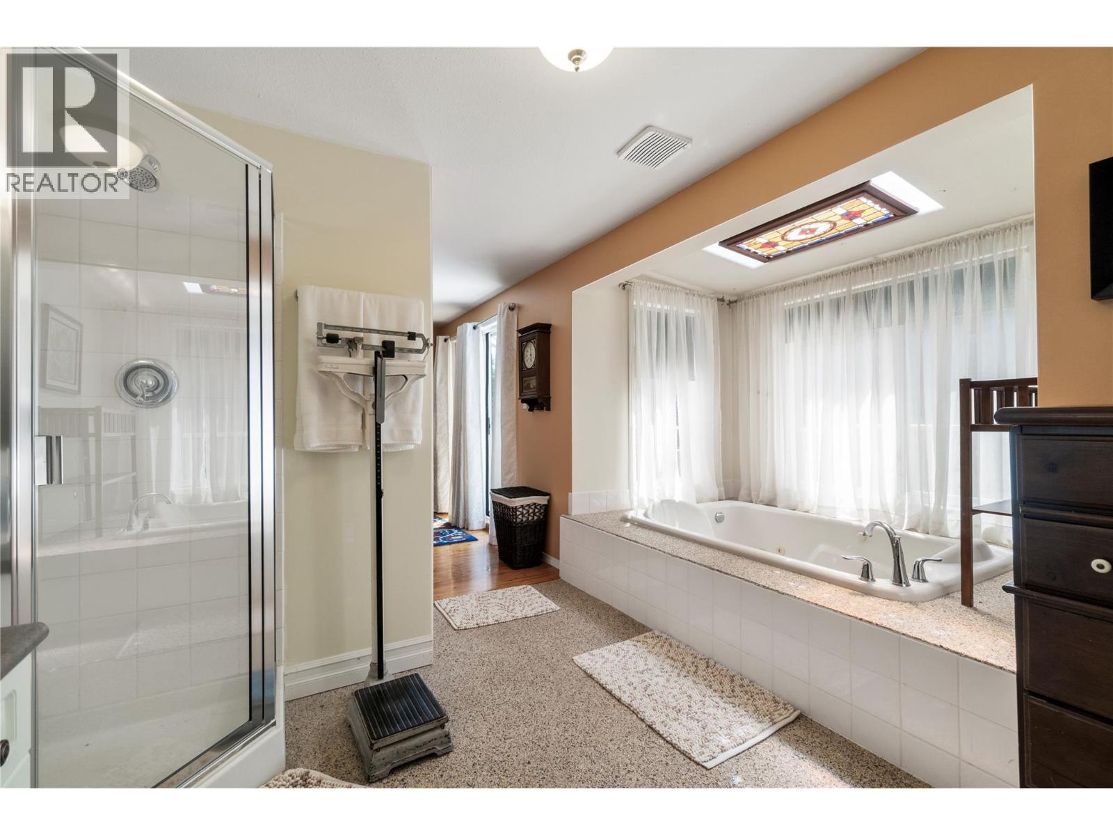 5641 50 Street NW - 41