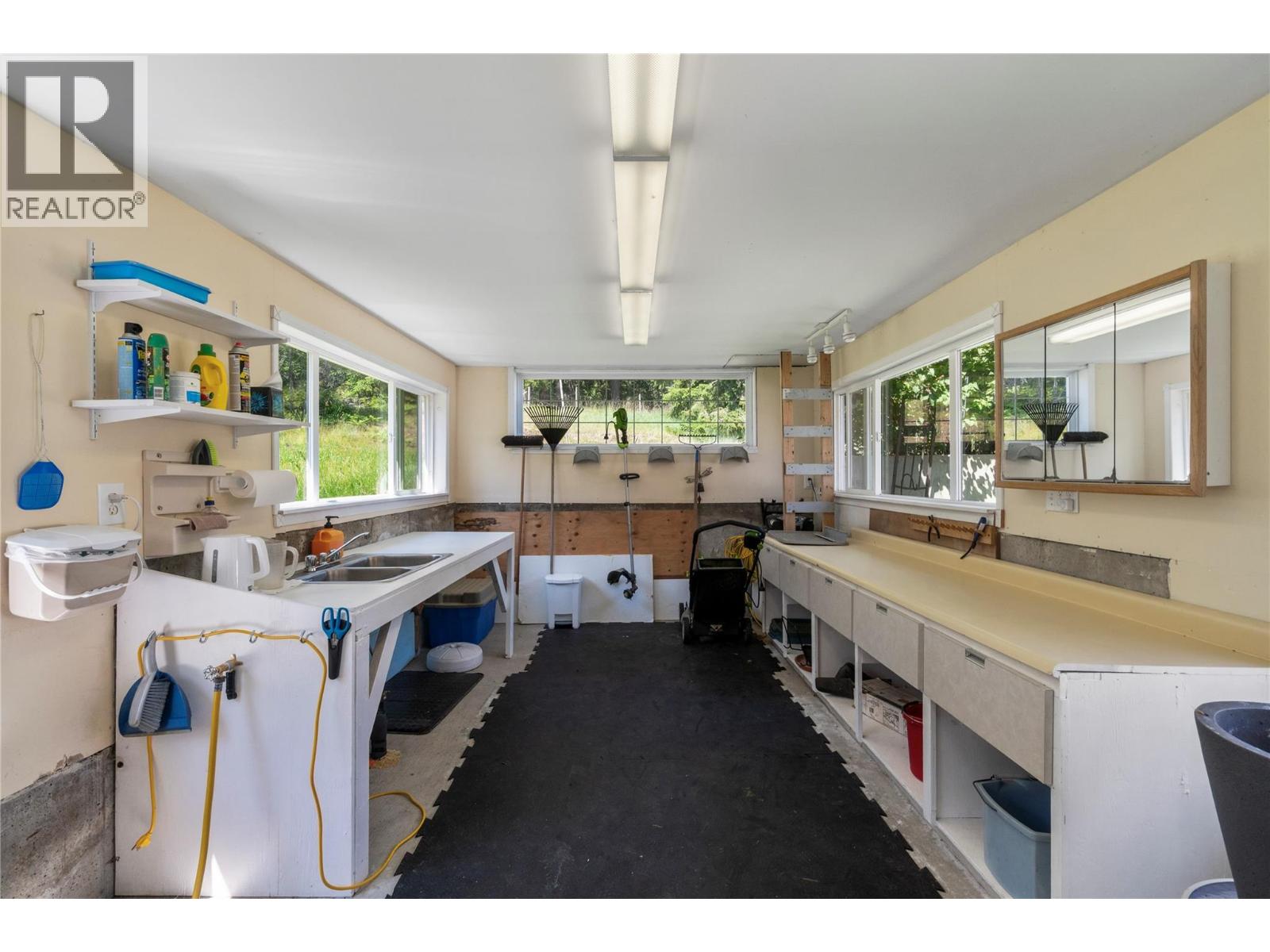 5641 50 Street NW, Salmon Arm