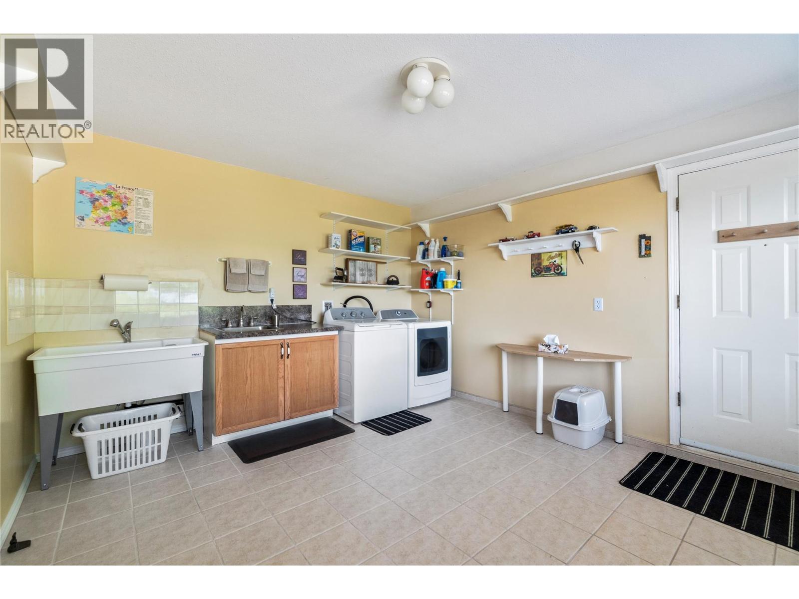 5641 50 Street NW, Salmon Arm