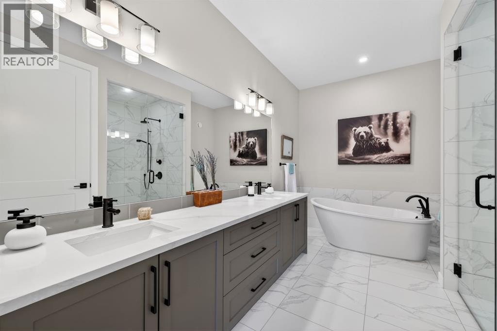 46 Crestridge Bay SW - 23