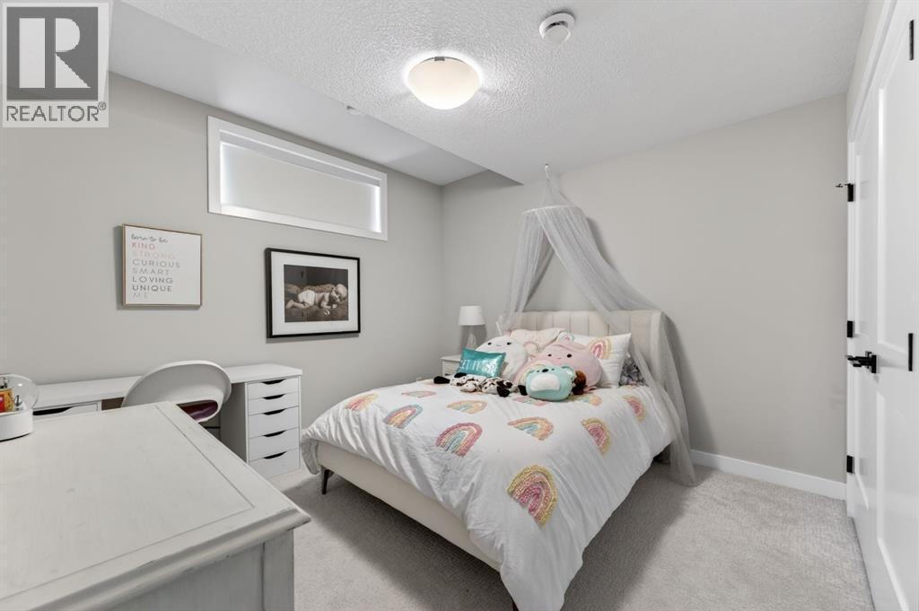46 Crestridge Bay SW - 34