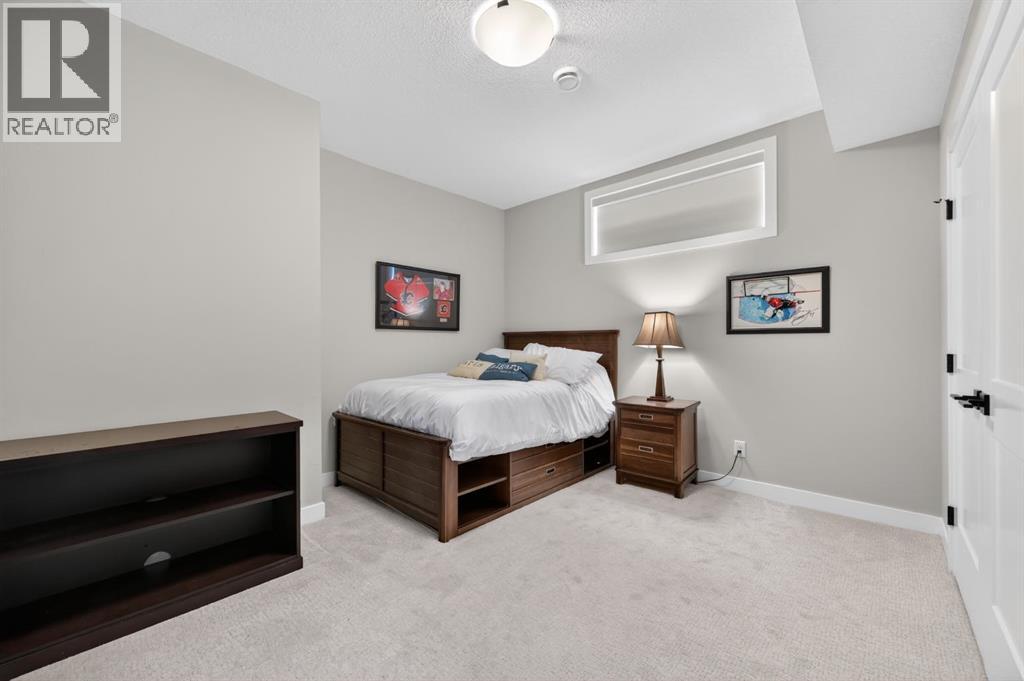46 Crestridge Bay SW - 32