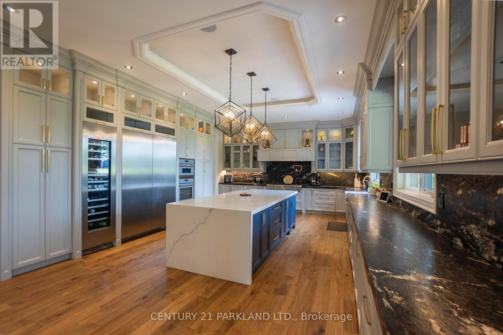 12 HOLLYWOOD CRESCENT - 13
