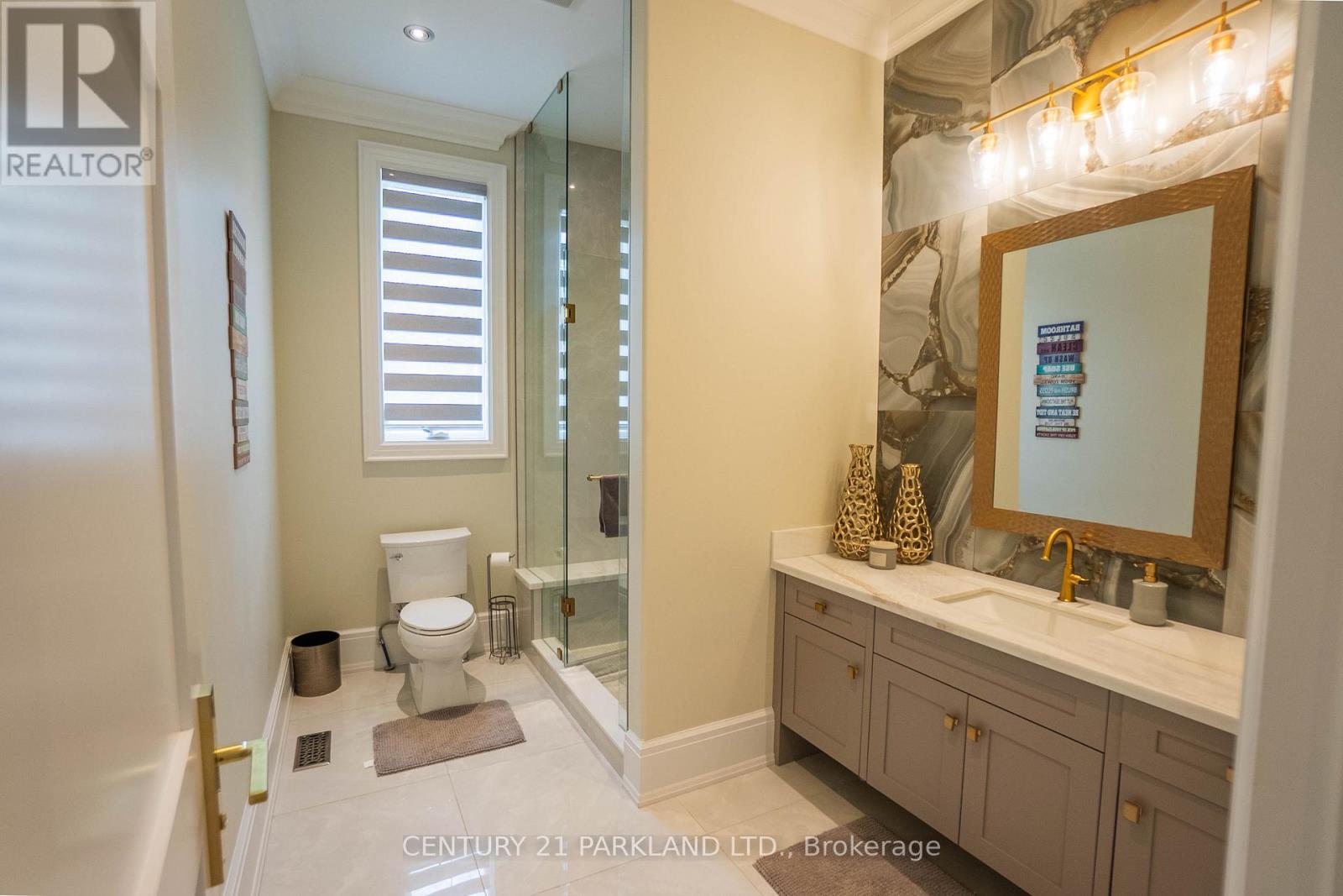 12 HOLLYWOOD CRESCENT - 17