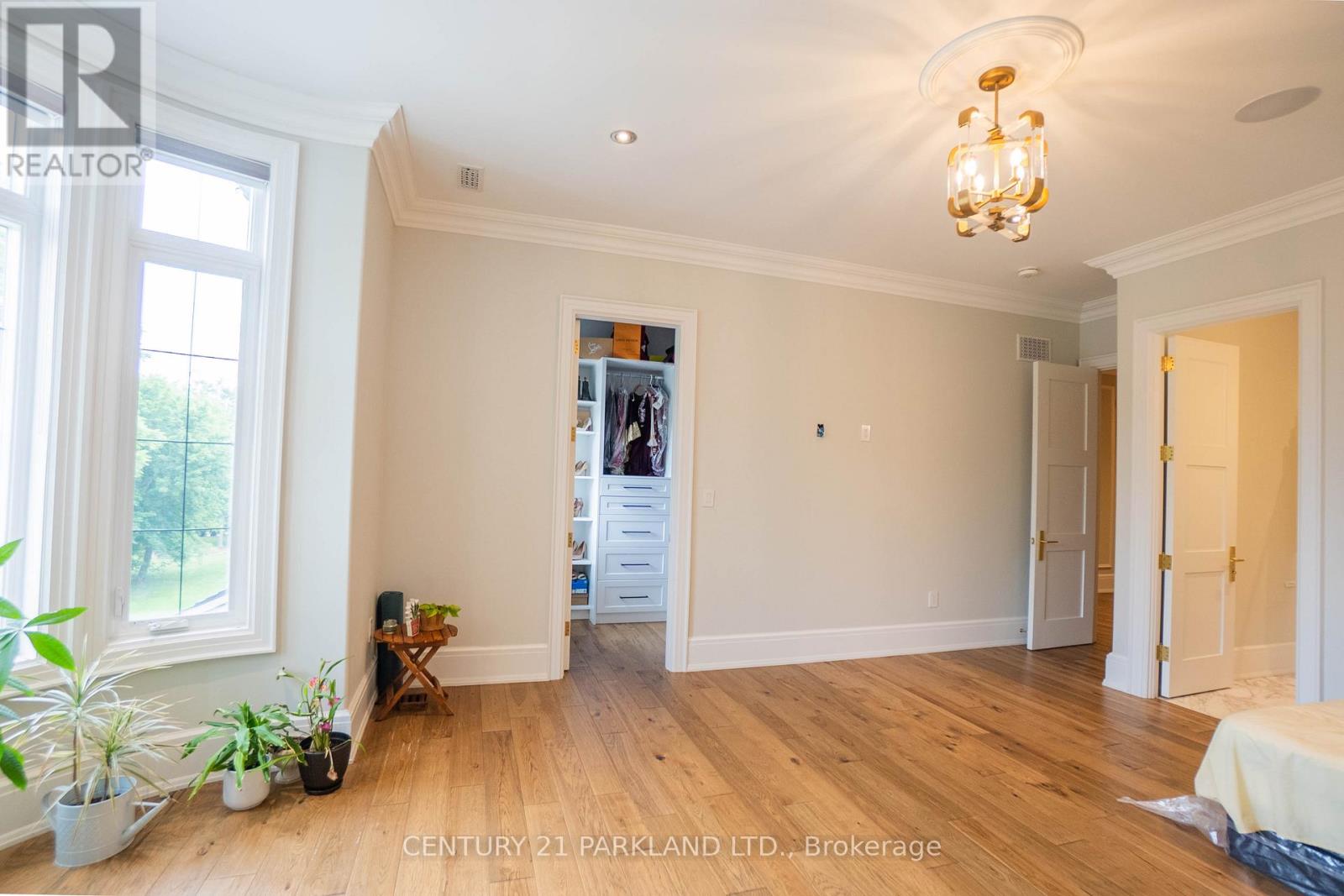 12 HOLLYWOOD CRESCENT - 27