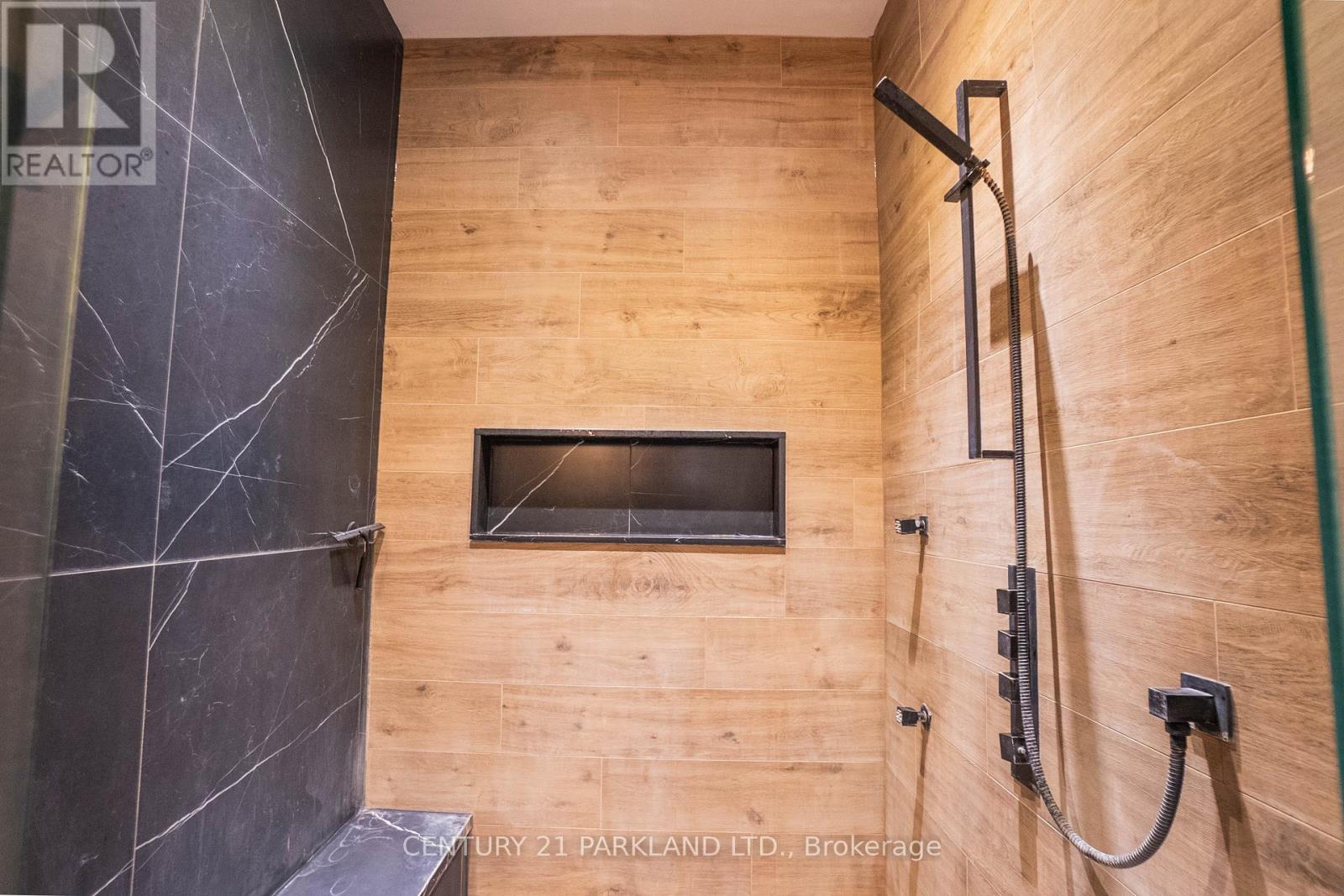 12 HOLLYWOOD CRESCENT - 25