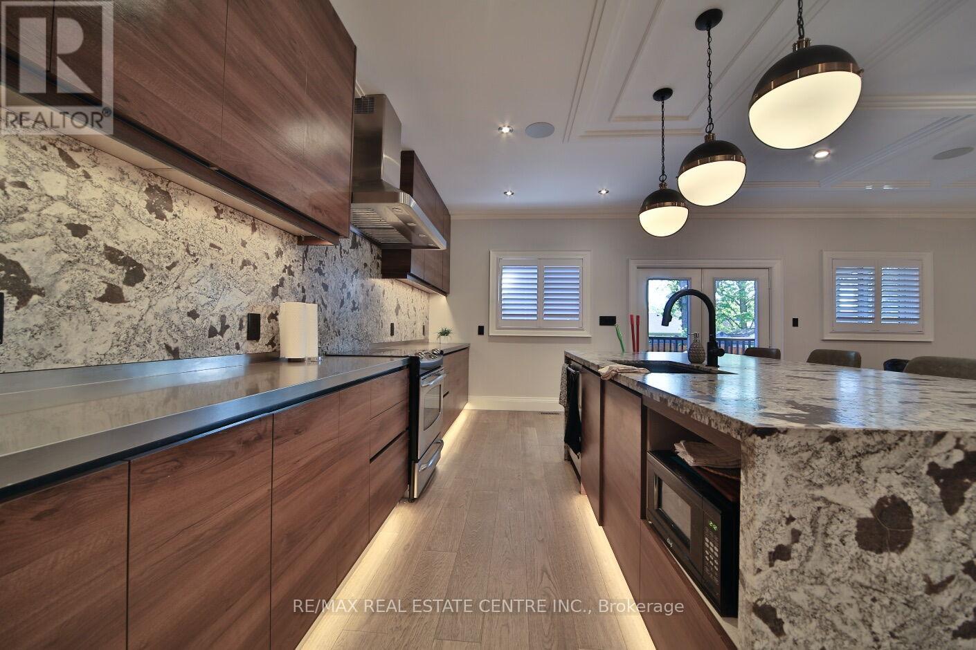 1098 MEREDITH AVENUE - 19