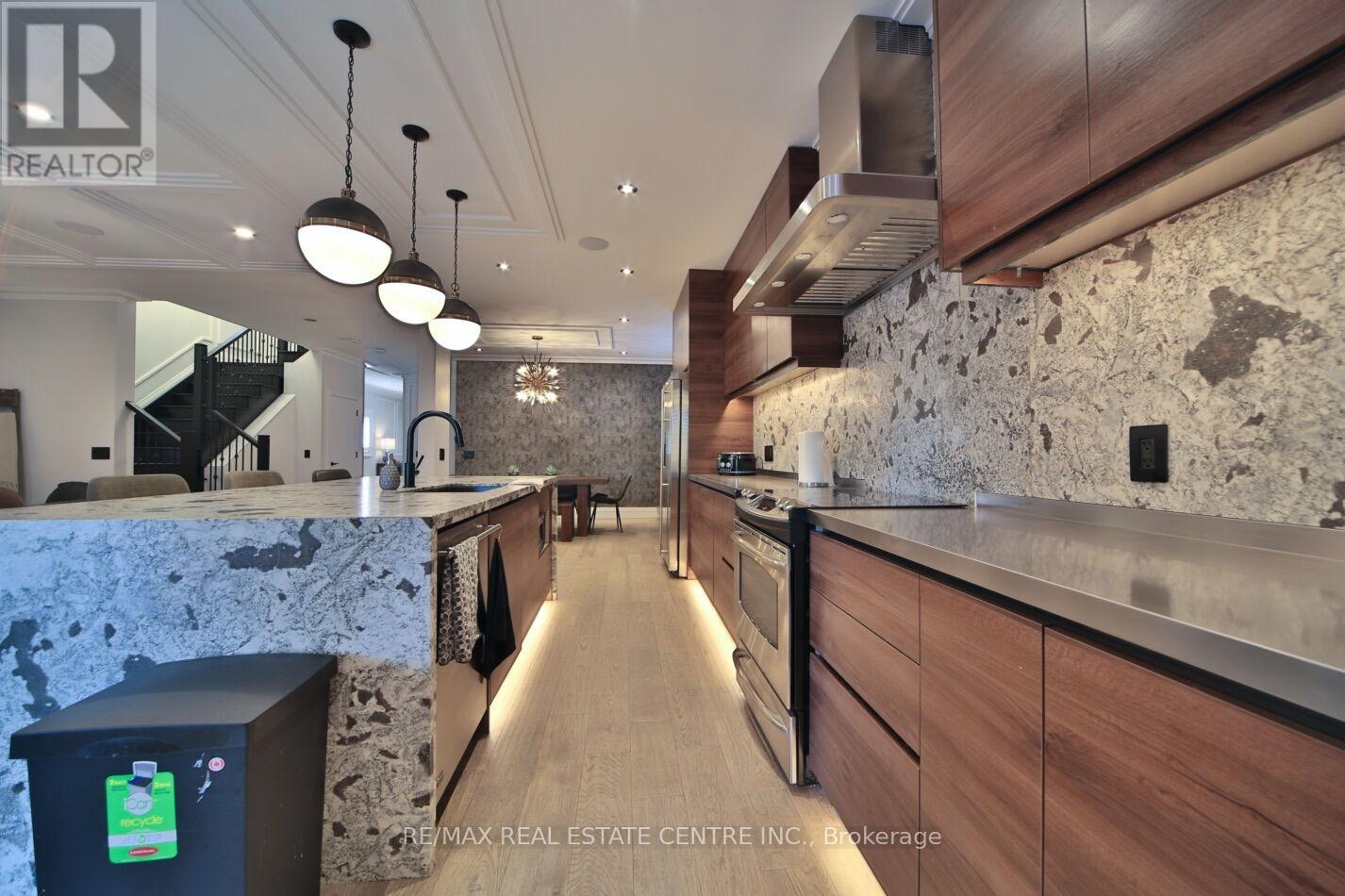 1098 MEREDITH AVENUE - 20