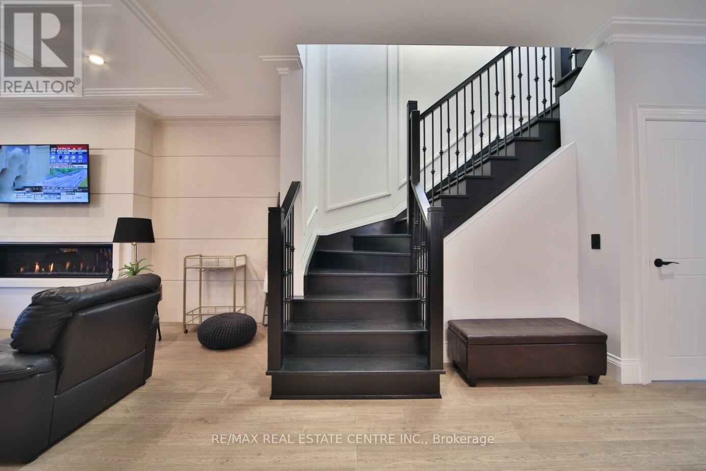 1098 MEREDITH AVENUE - 21