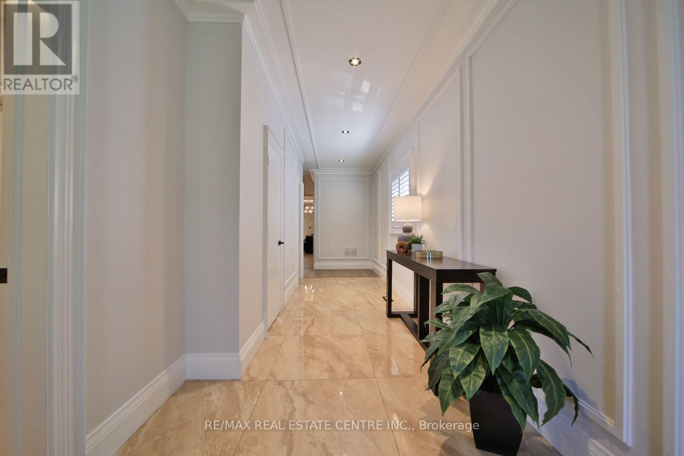 1098 MEREDITH AVENUE - 6