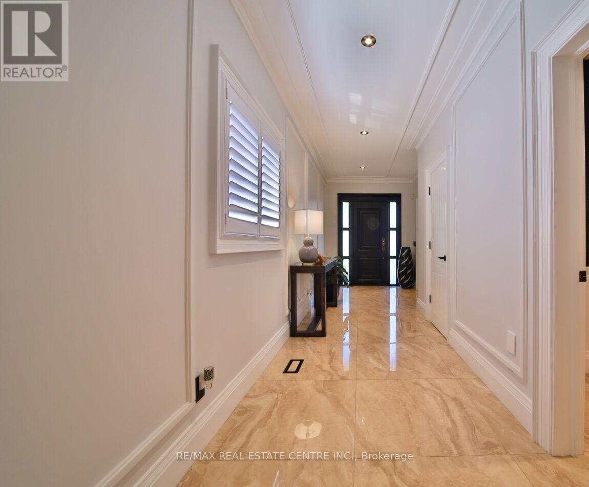 1098 MEREDITH AVENUE - 7