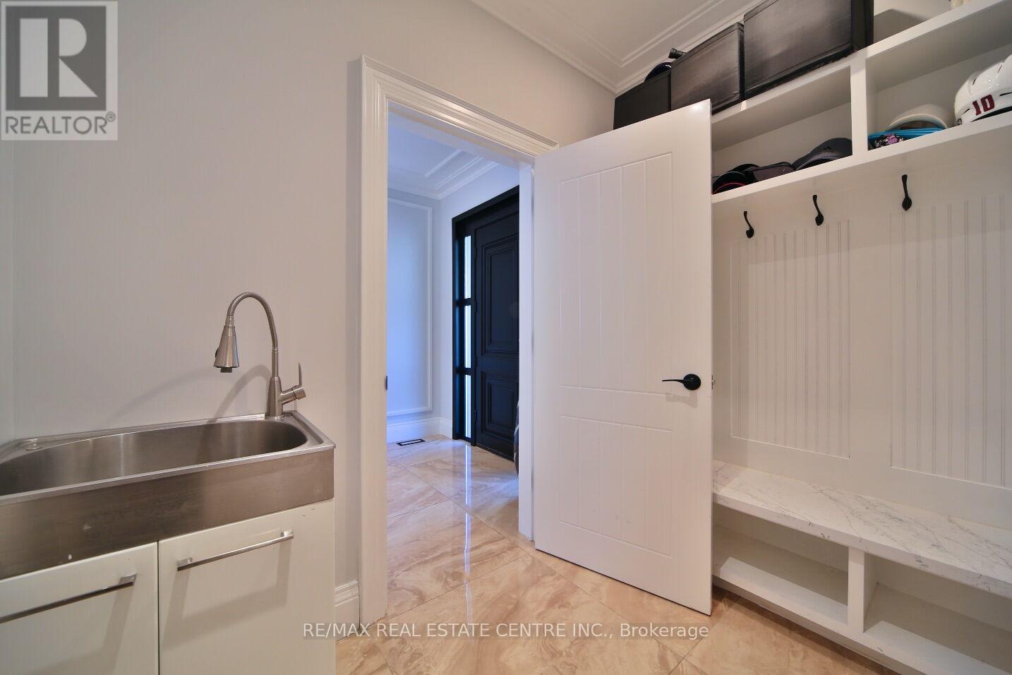 1098 MEREDITH AVENUE - 8