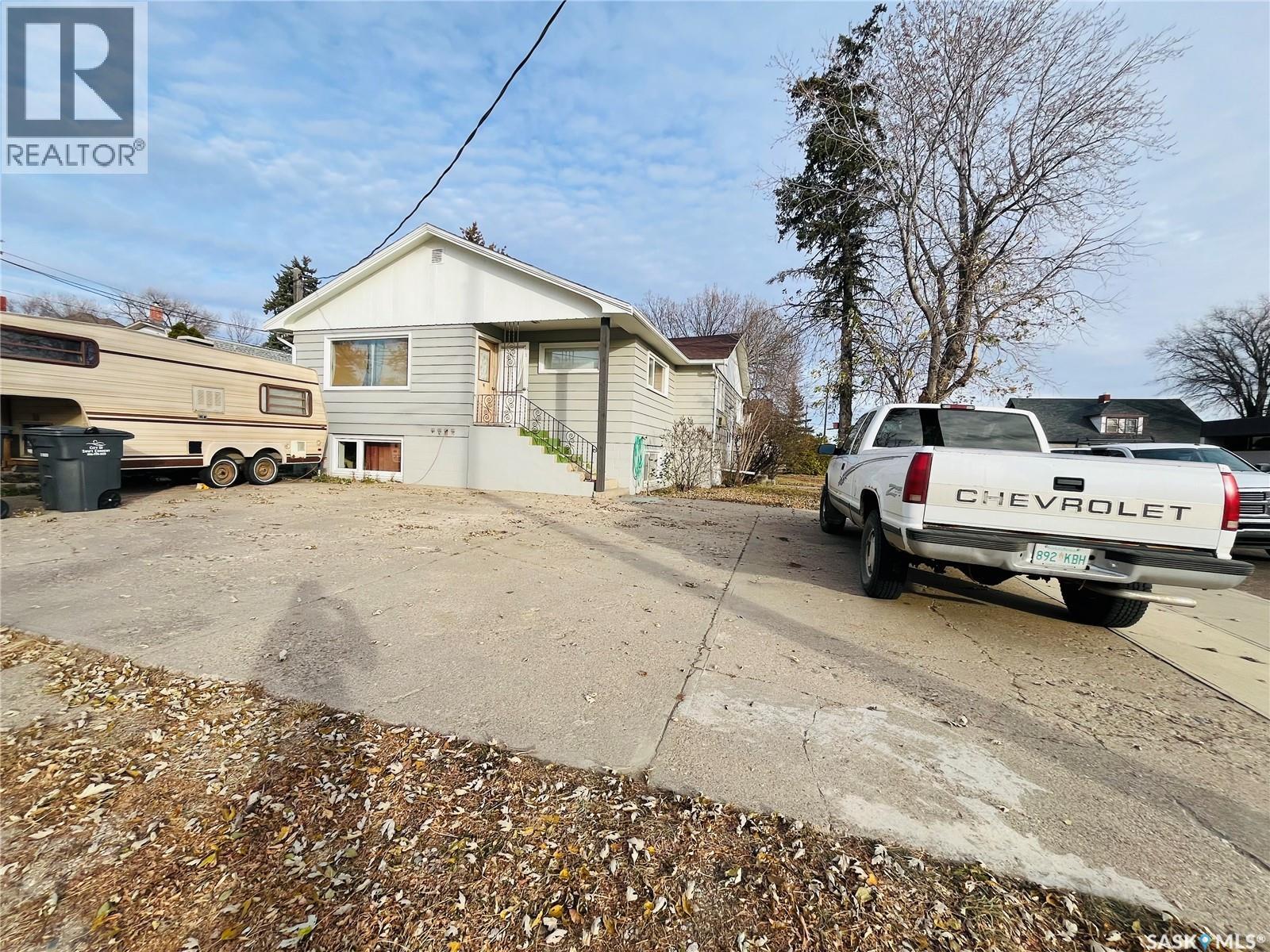 335 Chaplin STREET W - 11