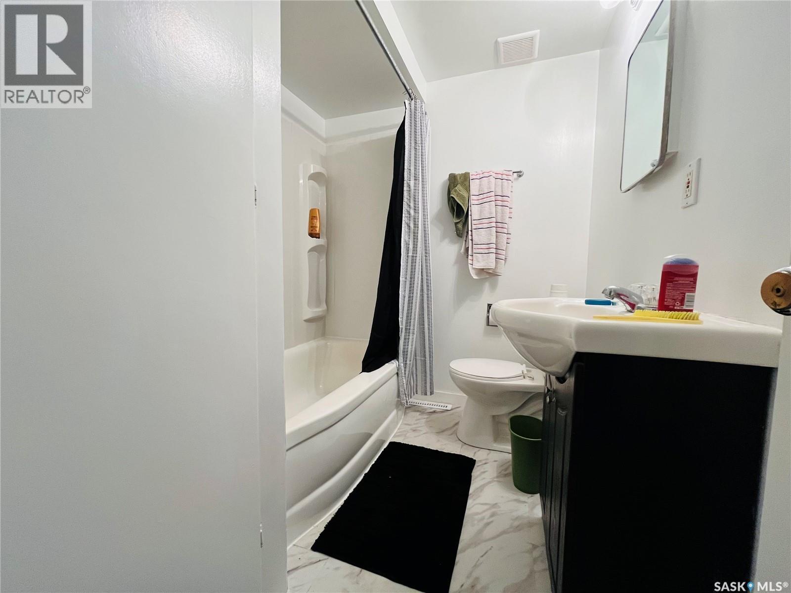 335 Chaplin STREET W - 3