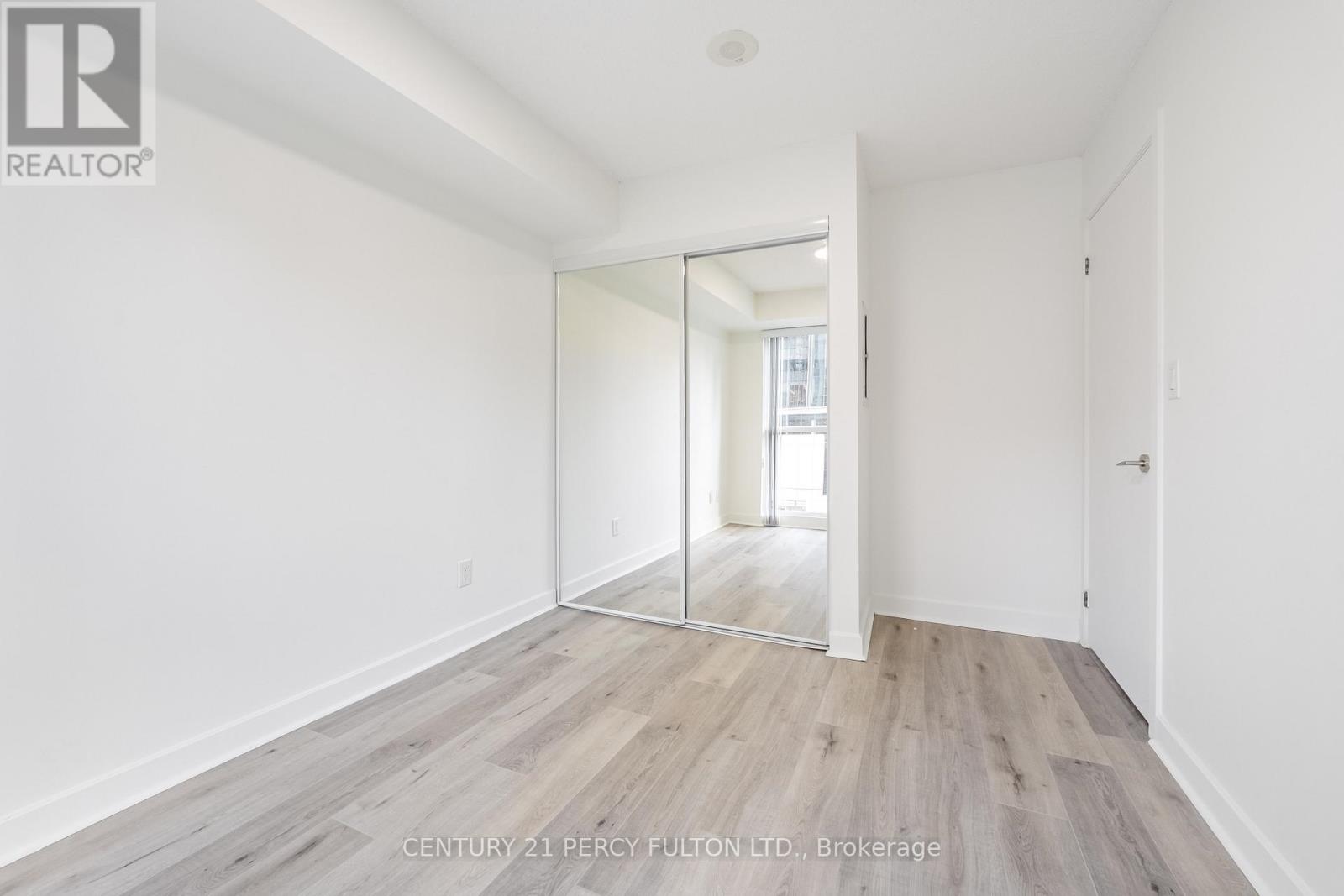 #703 18 HARBOUR STREET - 14