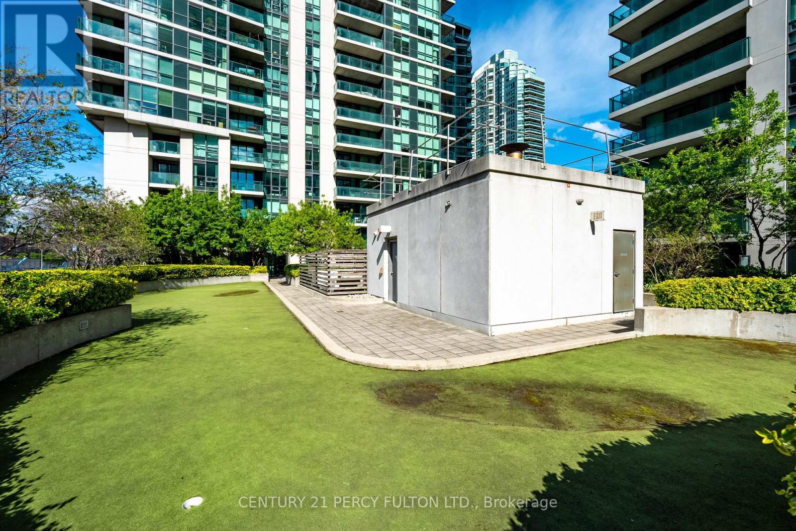 #703 18 HARBOUR STREET - 21