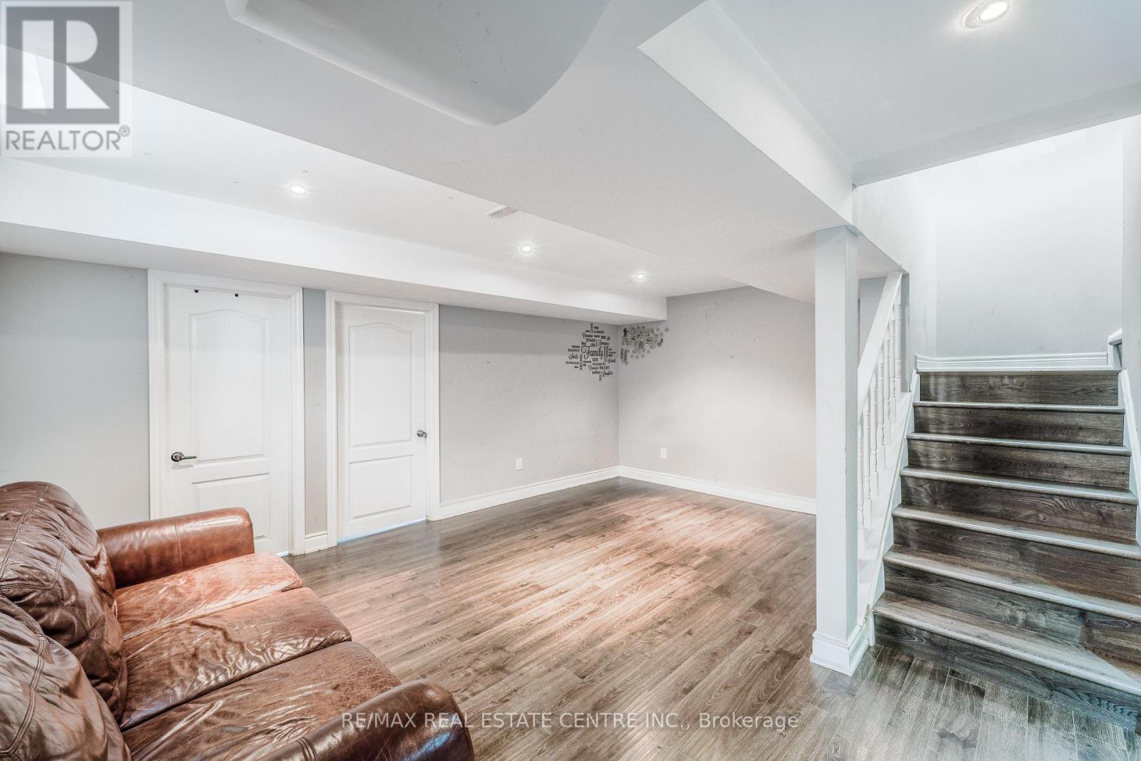 10 EBURY DRIVE - 27