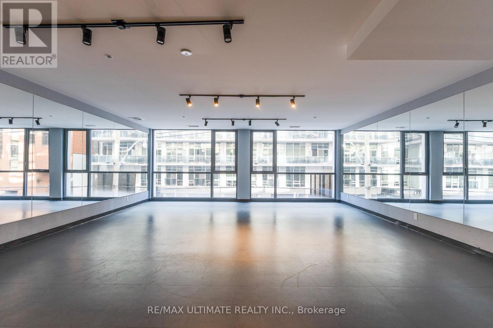 #206 39 BRANT STREET - 12