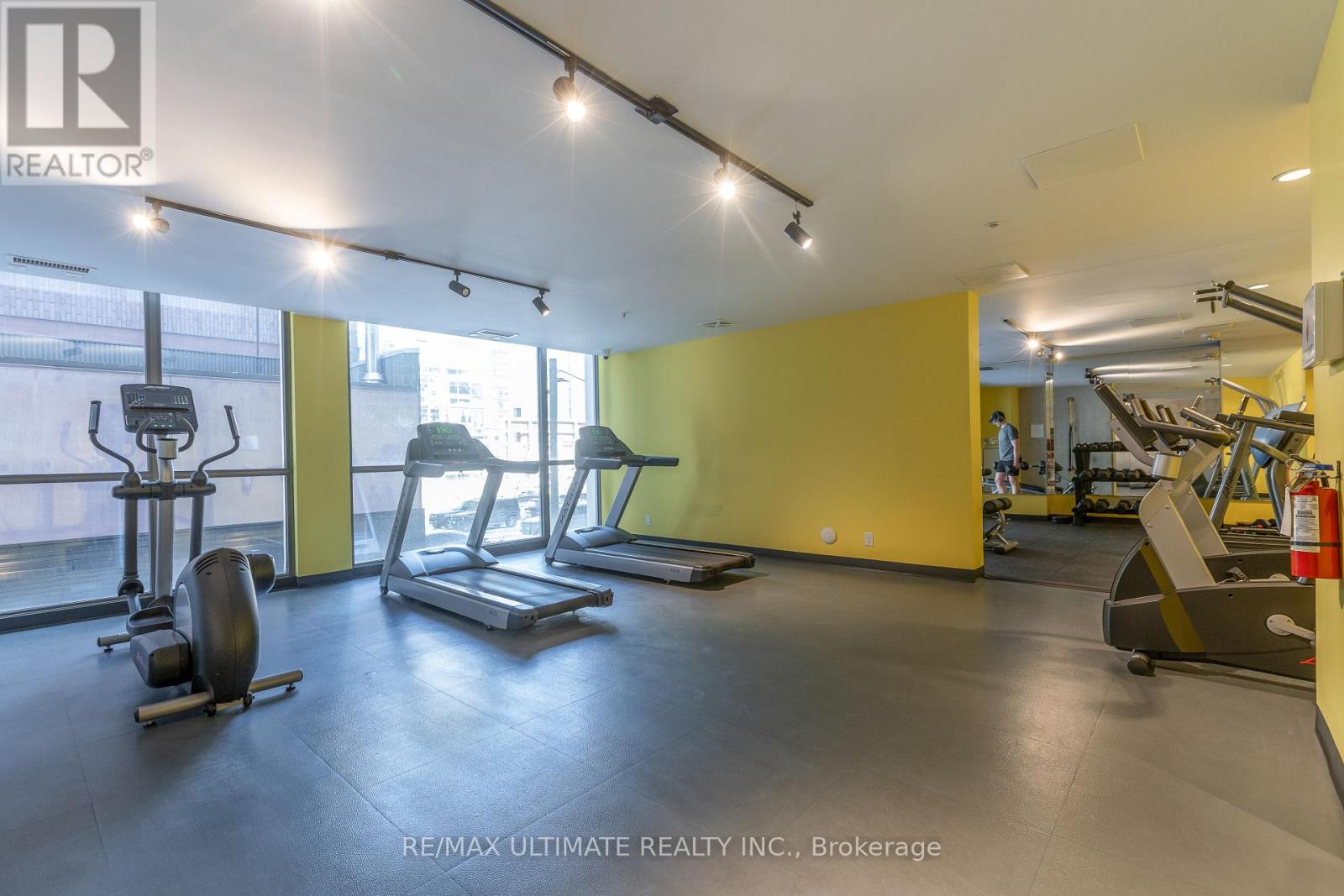 #206 39 BRANT STREET - 17
