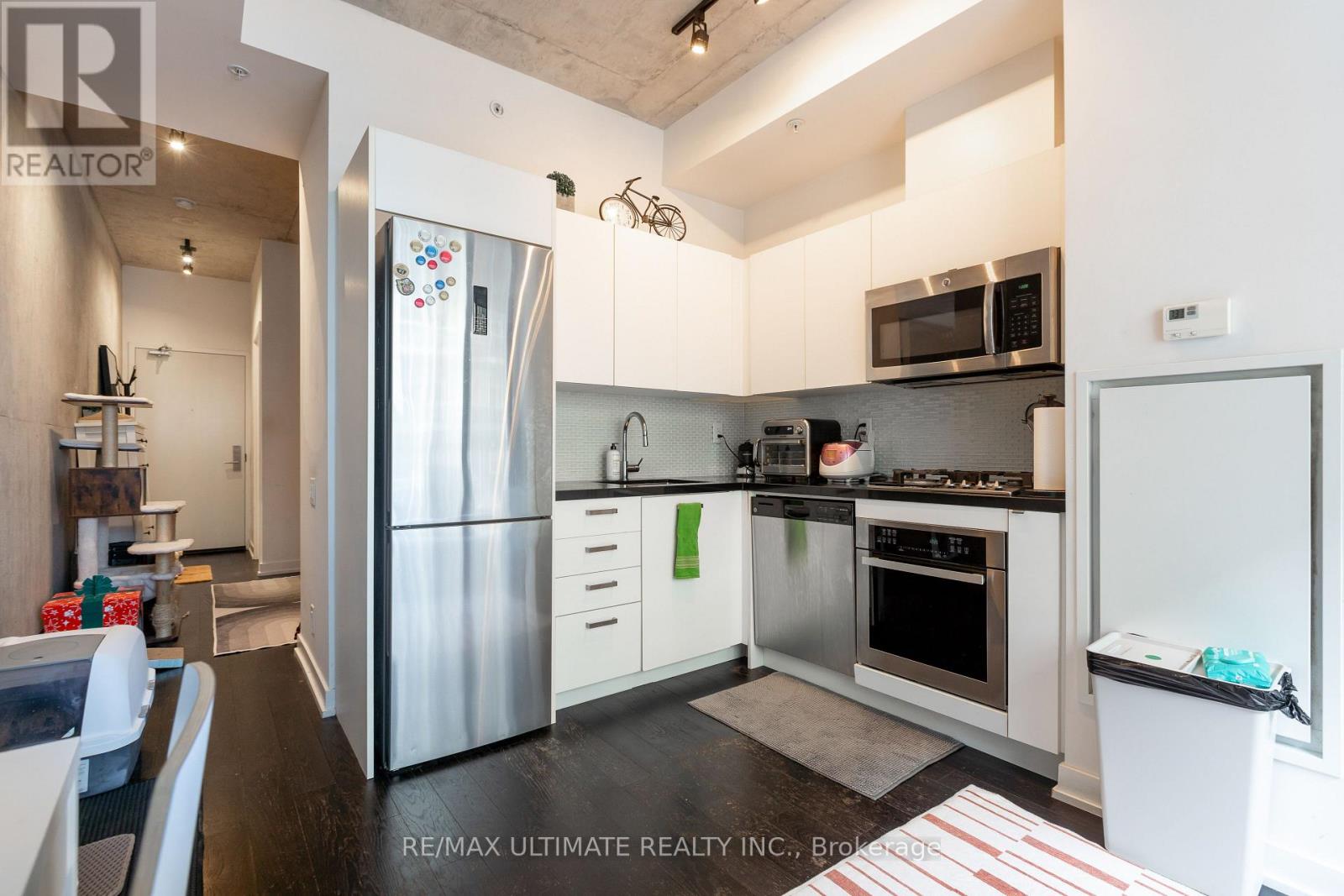 #206 39 BRANT STREET - 8
