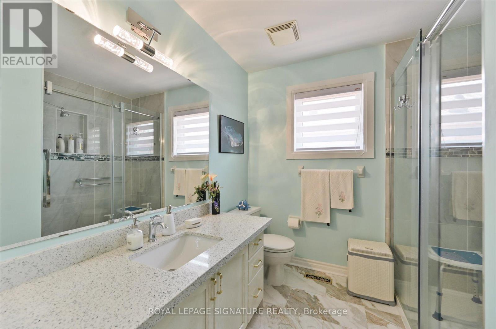 5481 PALMERSTON CRESCENT - 32