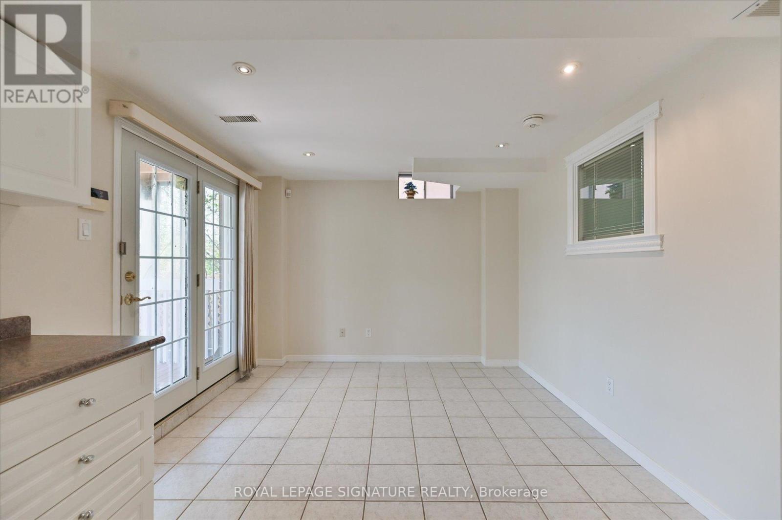 5481 PALMERSTON CRESCENT - 35