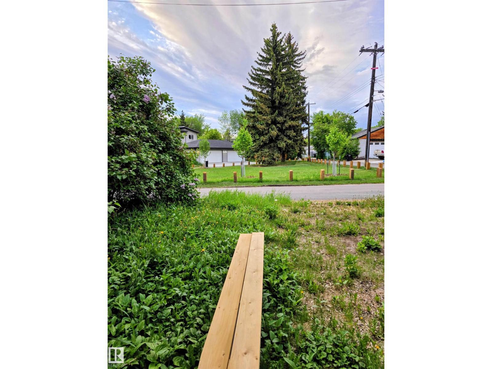 10516 63 AV NW - 8