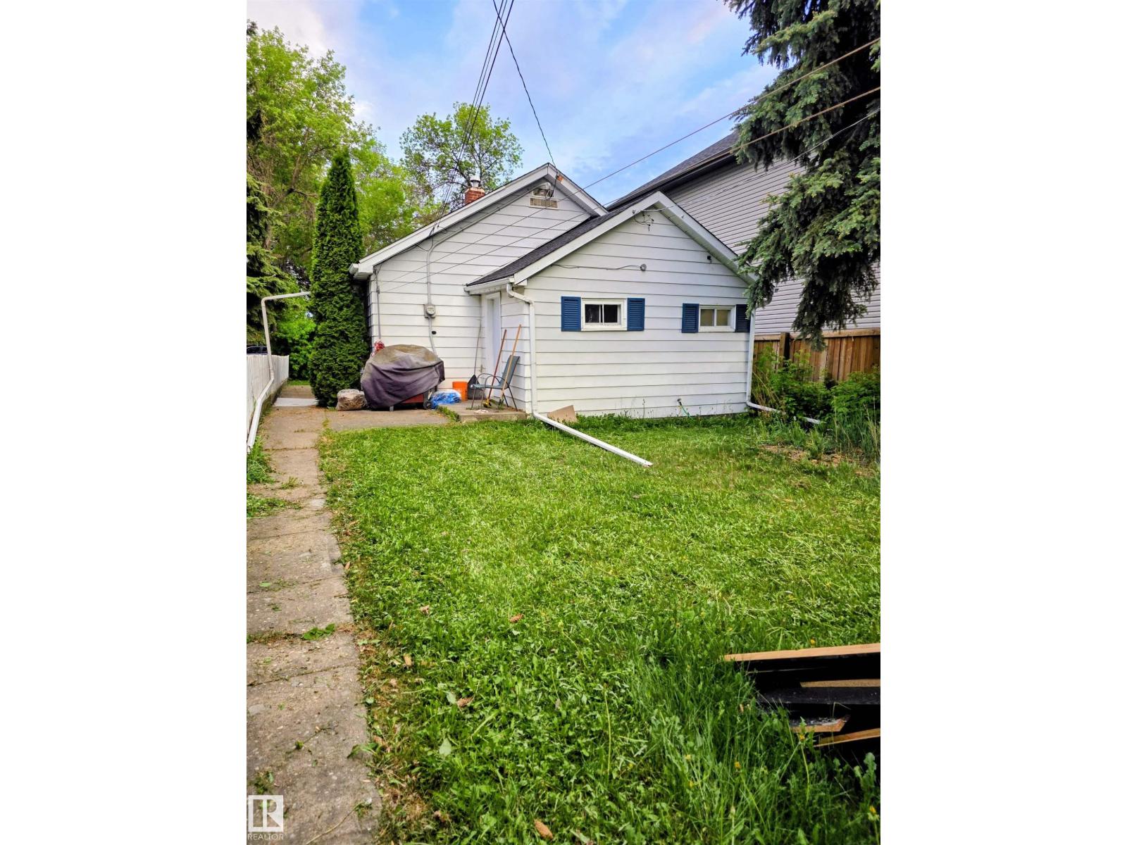 10516 63 AV NW - 5