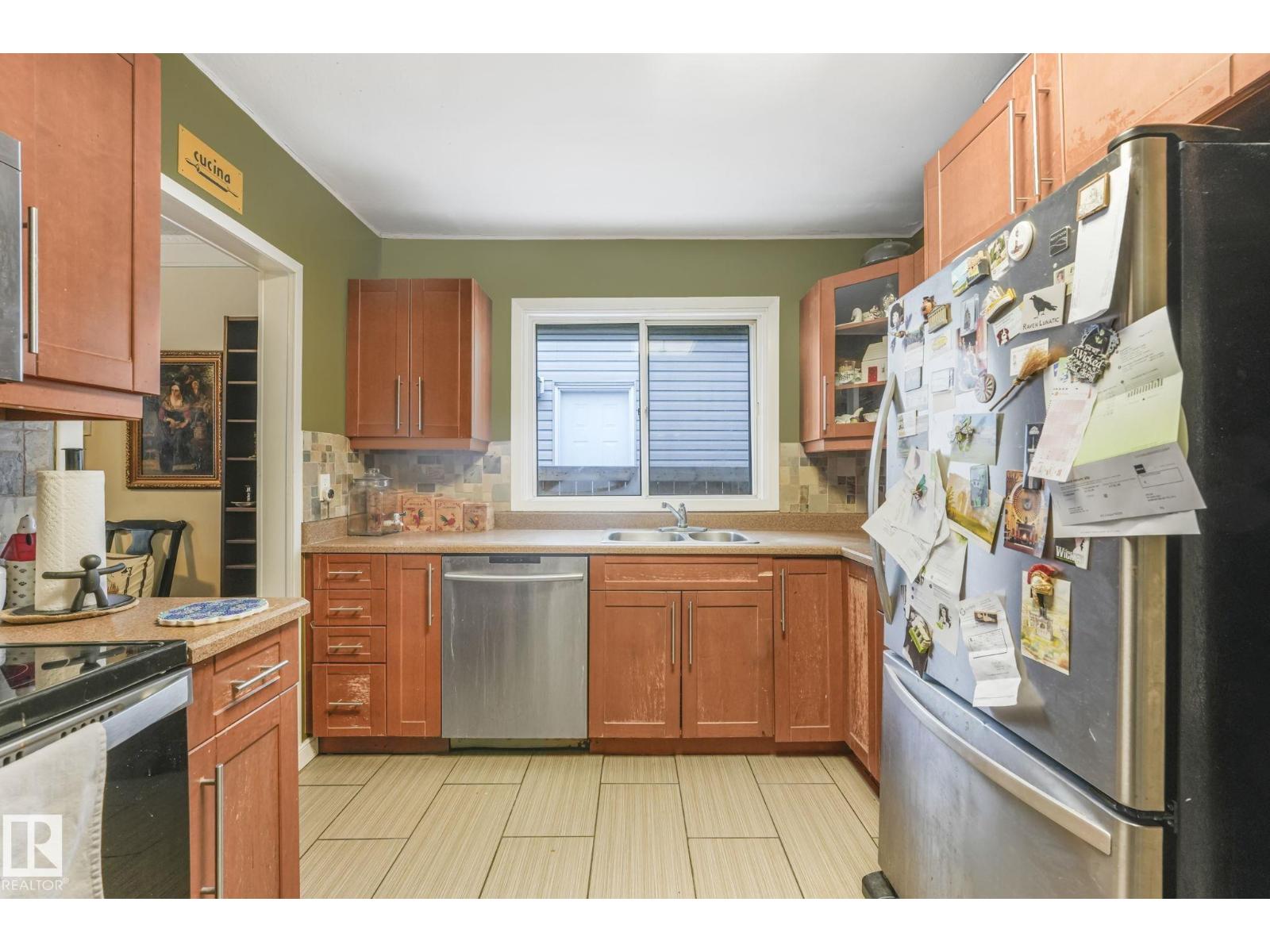 10516 63 AV NW - 19