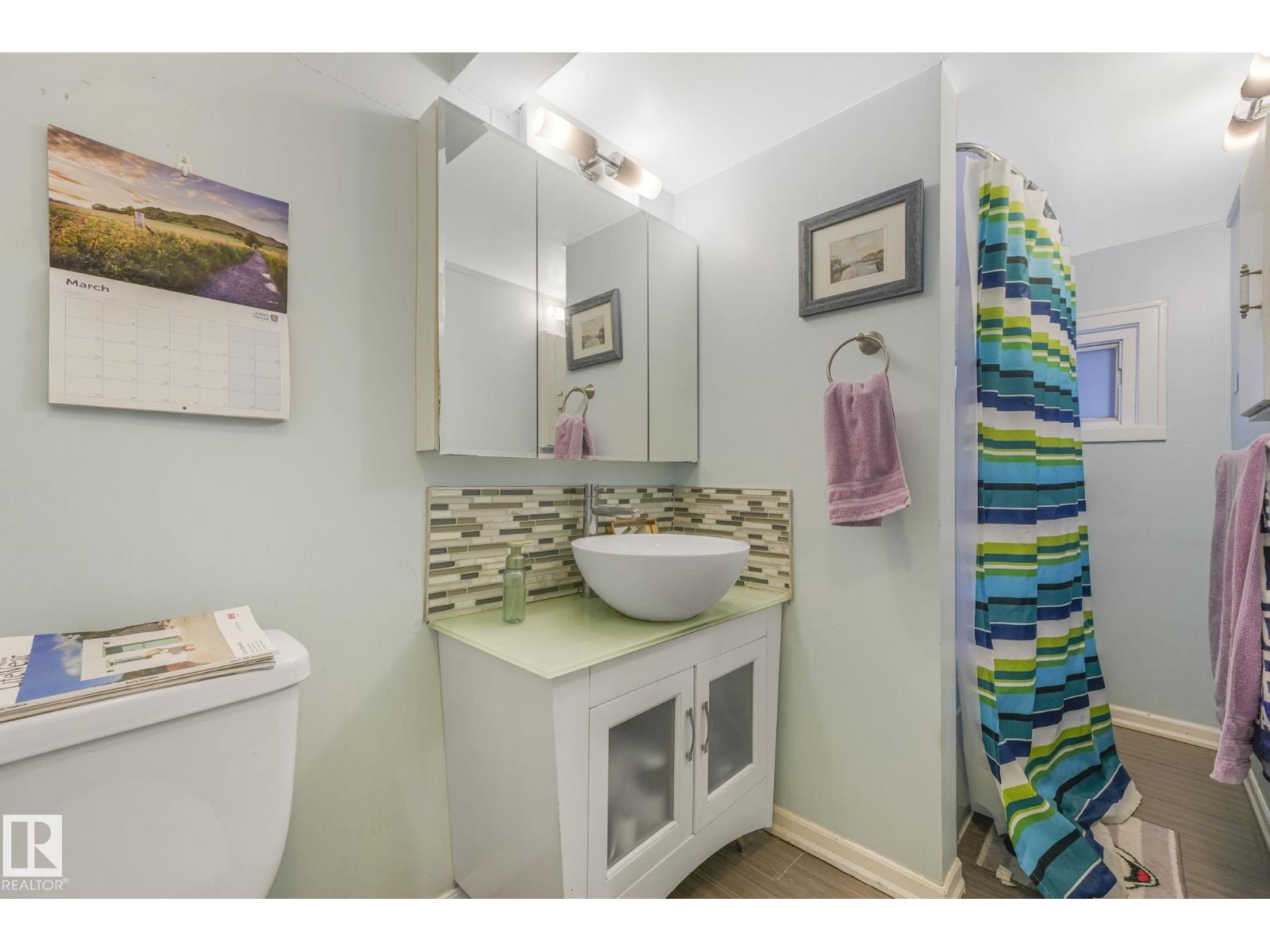 10516 63 AV NW - 20