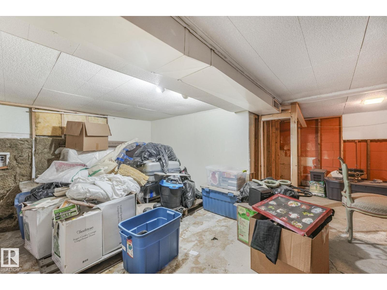 10516 63 AV NW - 27