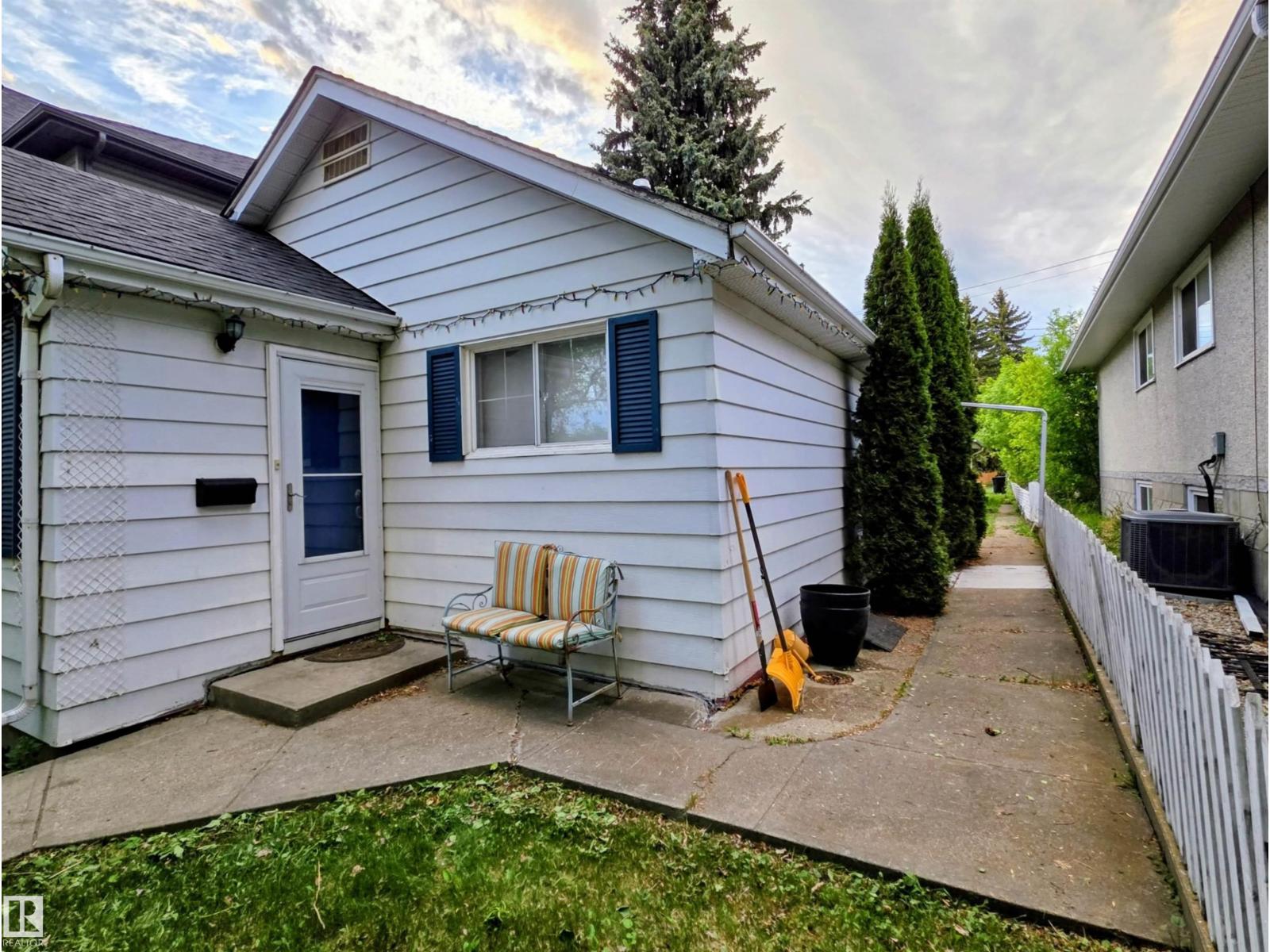 10516 63 AV NW - 3
