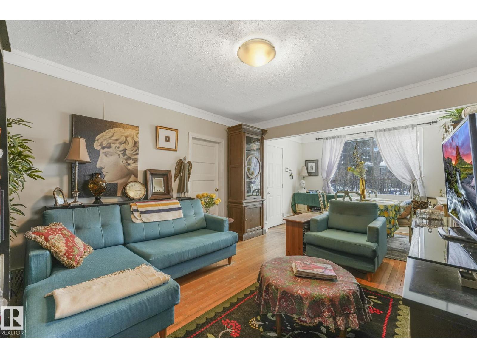 10516 63 AV NW - 13