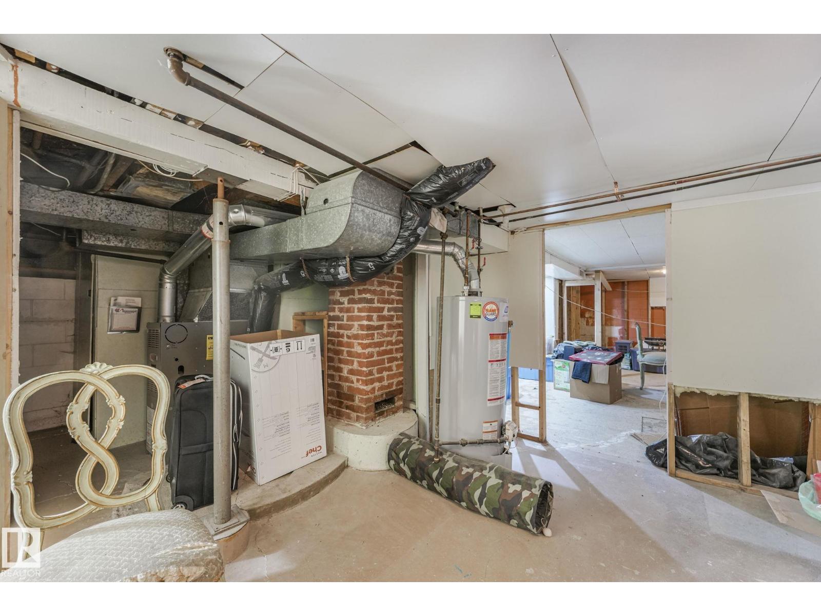 10516 63 AV NW - 26