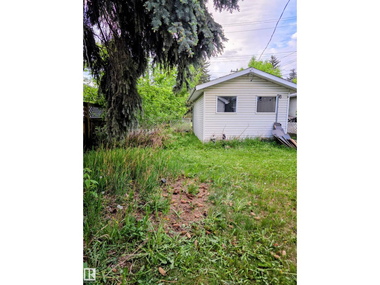10516 63 AV NW - 6