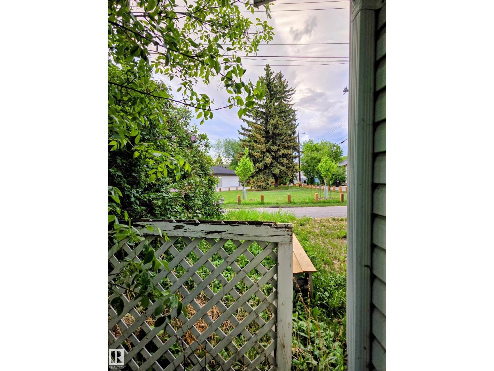 10516 63 AV NW - 9