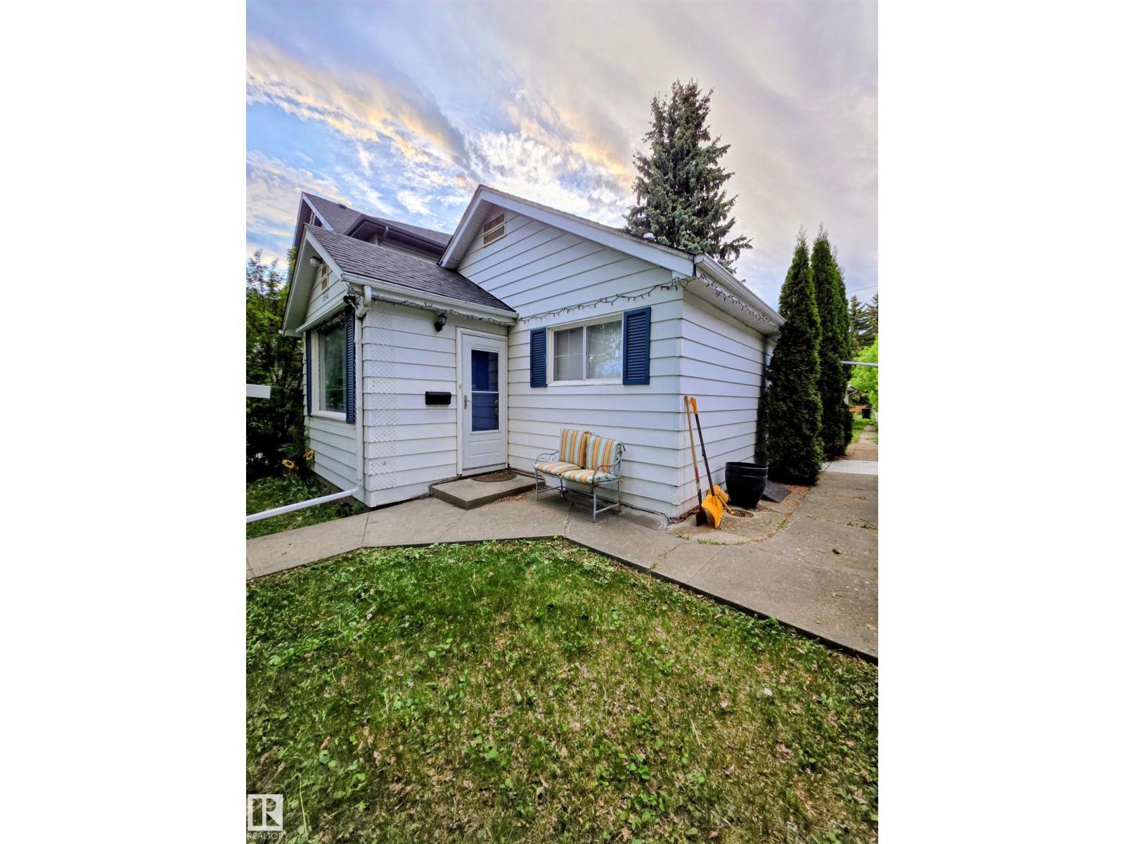 10516 63 AV NW - 2