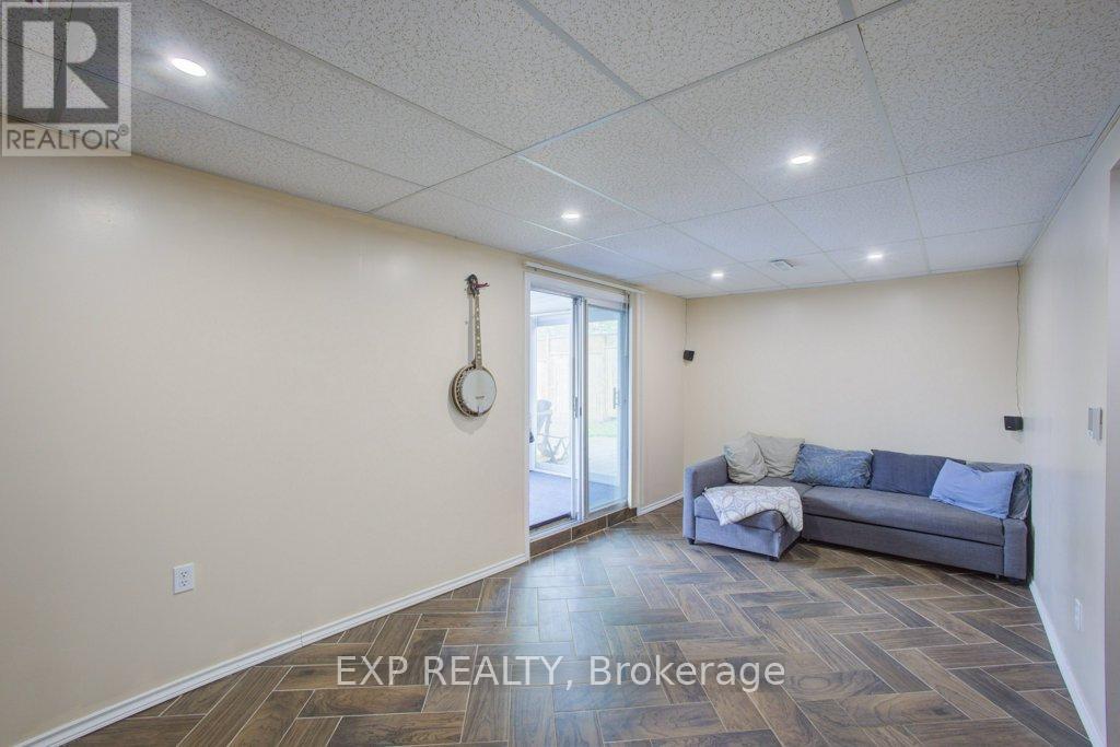 44 MADISON AVENUE - 23